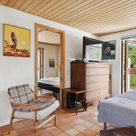 3 Bedroom Cozy In Holiday home Jerup