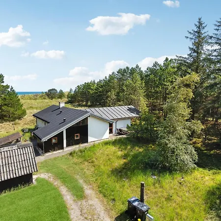 3 Bedroom Cozy In Holiday home