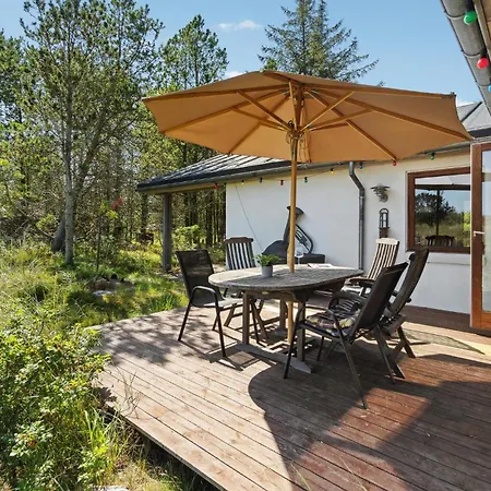 Semesterbostad 3 Bedroom Cozy In