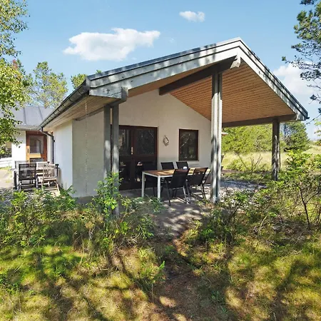 3 Bedroom Cozy In Semesterbostad