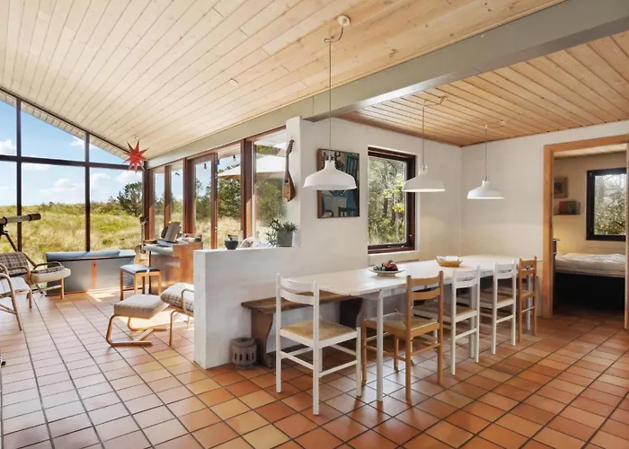 3 Bedroom Cozy In *