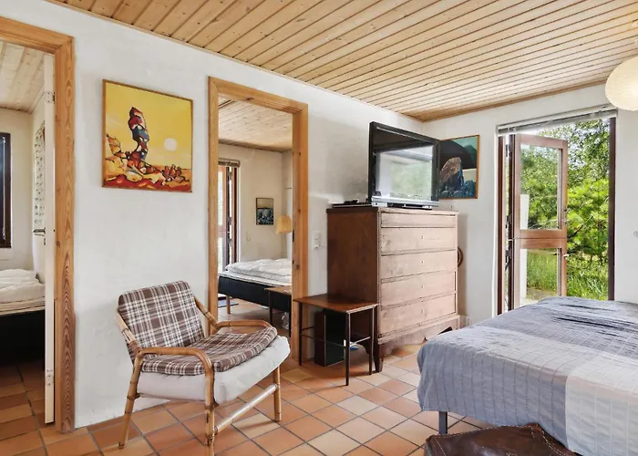 3 Bedroom Cozy In Casa vacanze Jerup